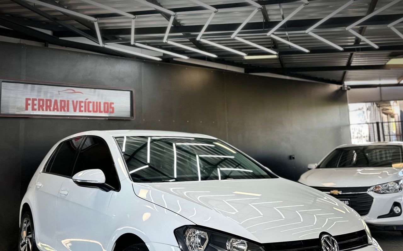 Volkswagen Golf Comfortline 1.6 MSI Total Flex Mec. na cor Branco no Canoas / RS - 781141